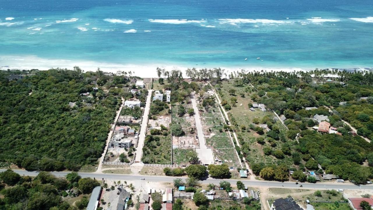 Fiorella Beach House, Diani Beach Exterior photo