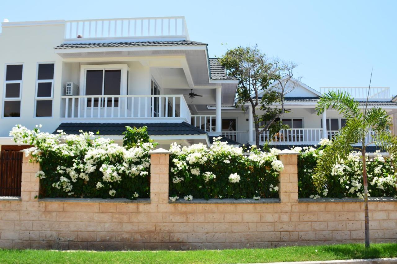 Fiorella Beach House, Diani Beach Exterior photo